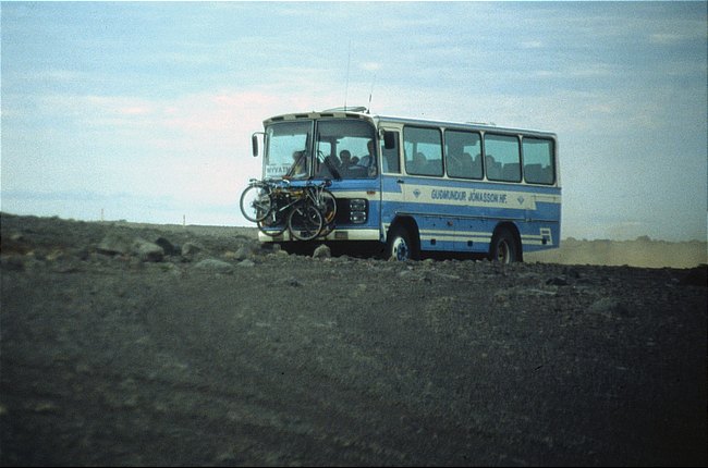 Bus im Hochland